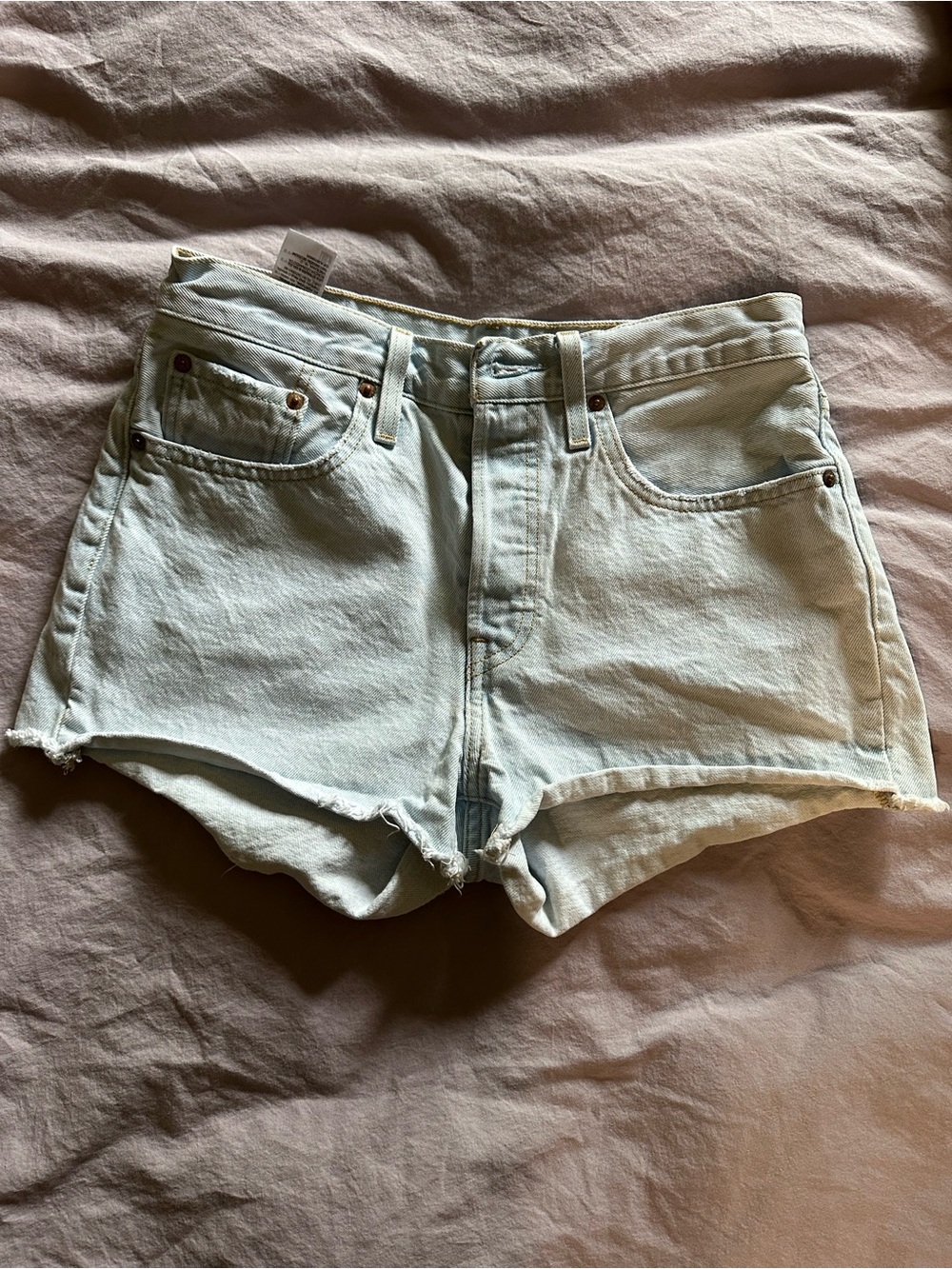 Like new Levi’s shorts. Size 27.